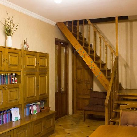 Nino'S Guest House Tbilisi Buitenkant foto