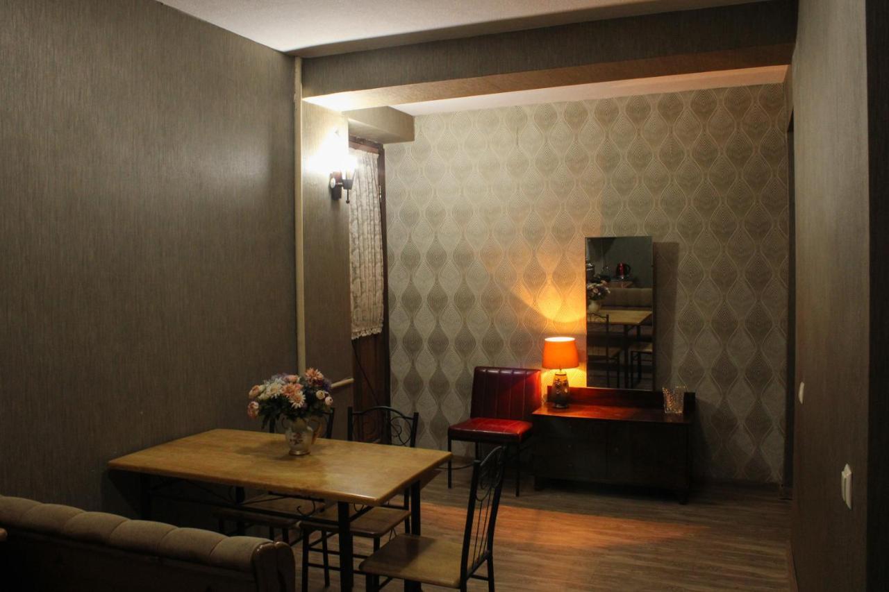 Nino'S Guest House Tbilisi Buitenkant foto