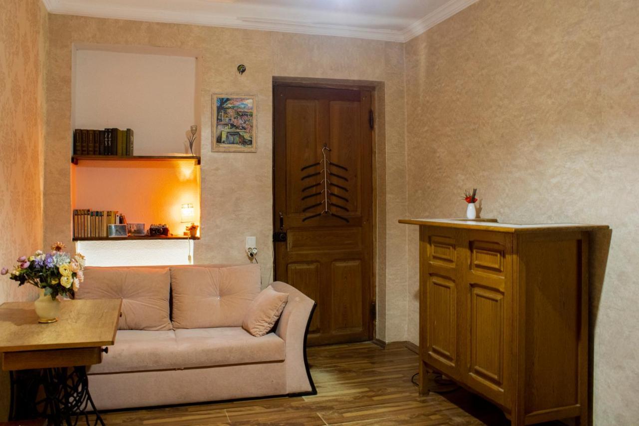 Nino'S Guest House Tbilisi Buitenkant foto