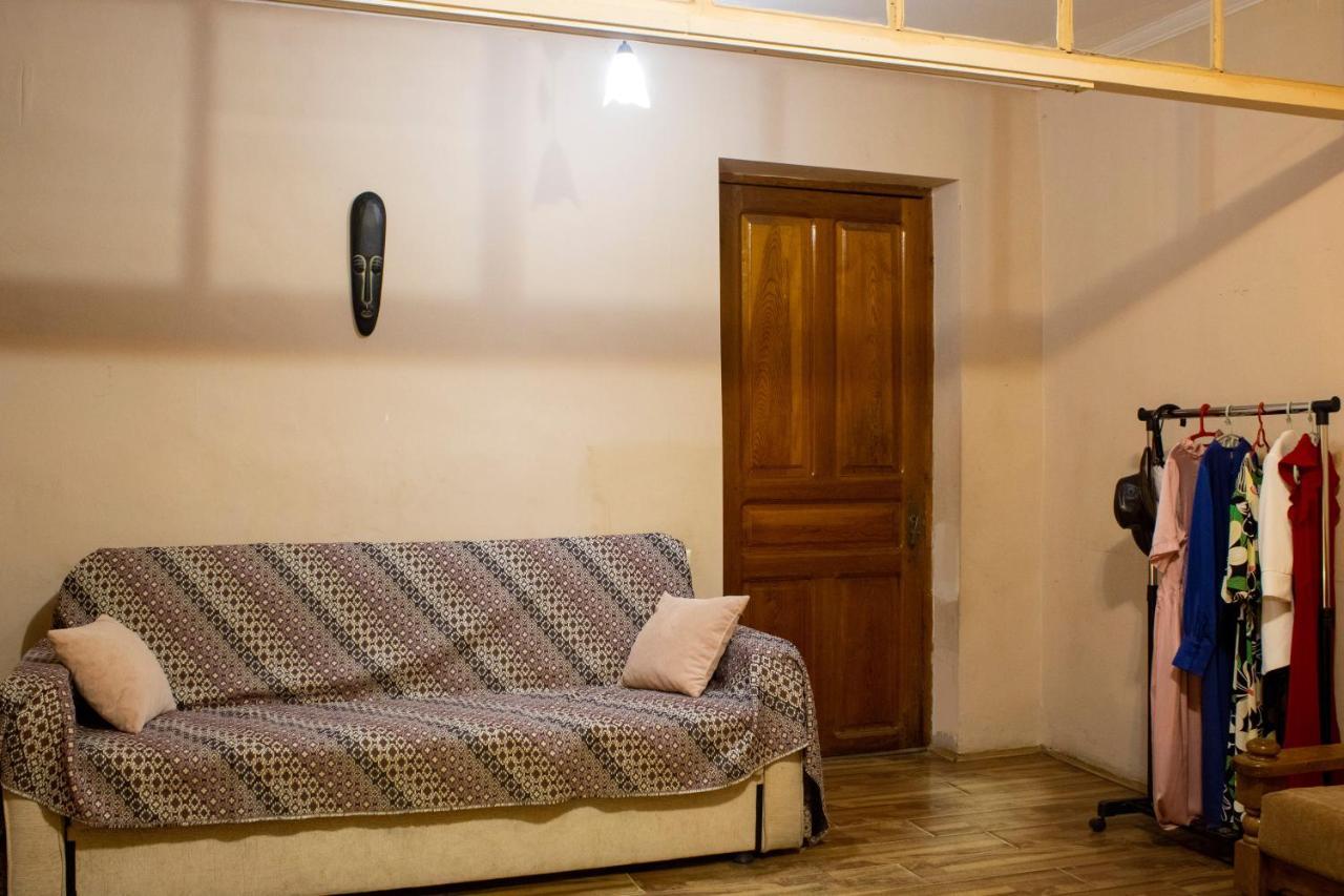 Nino'S Guest House Tbilisi Buitenkant foto