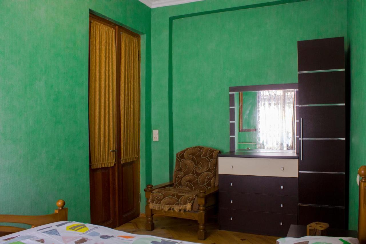 Nino'S Guest House Tbilisi Buitenkant foto
