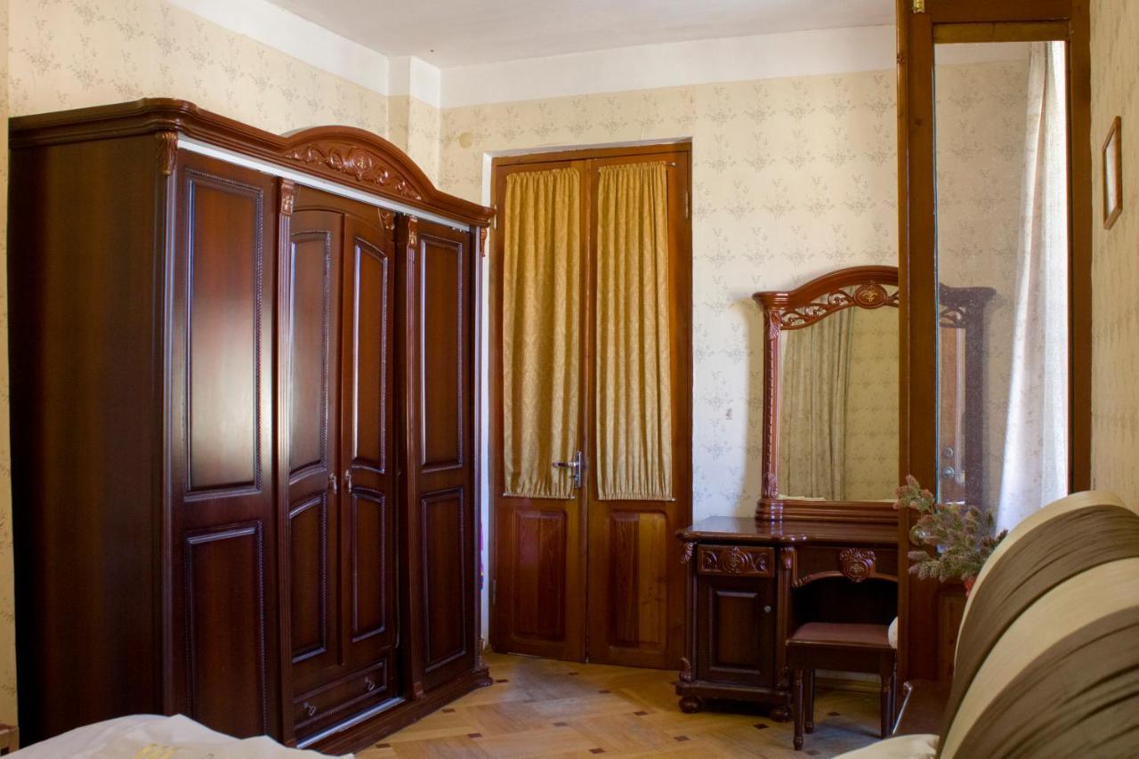 Nino'S Guest House Tbilisi Buitenkant foto