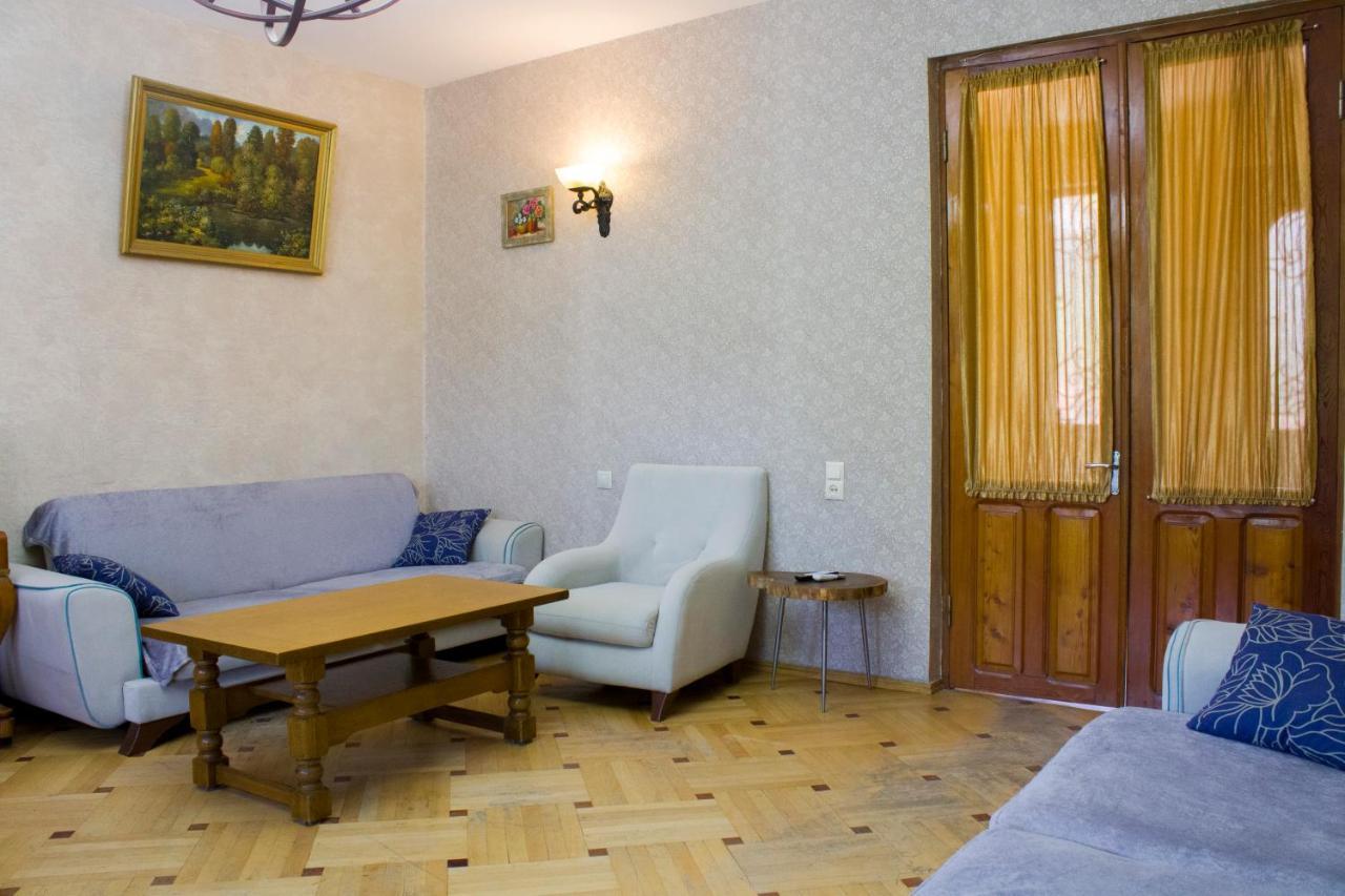 Nino'S Guest House Tbilisi Buitenkant foto