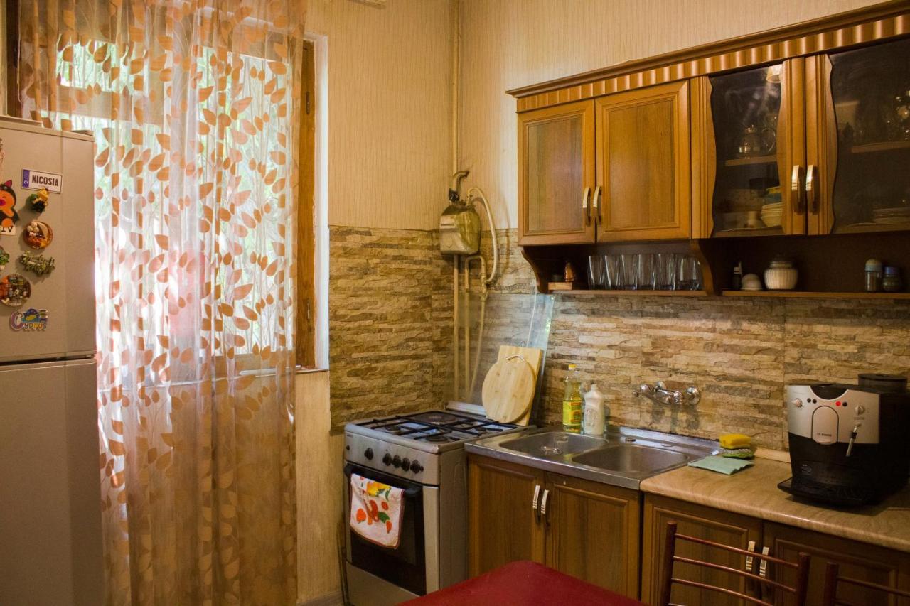 Nino'S Guest House Tbilisi Buitenkant foto