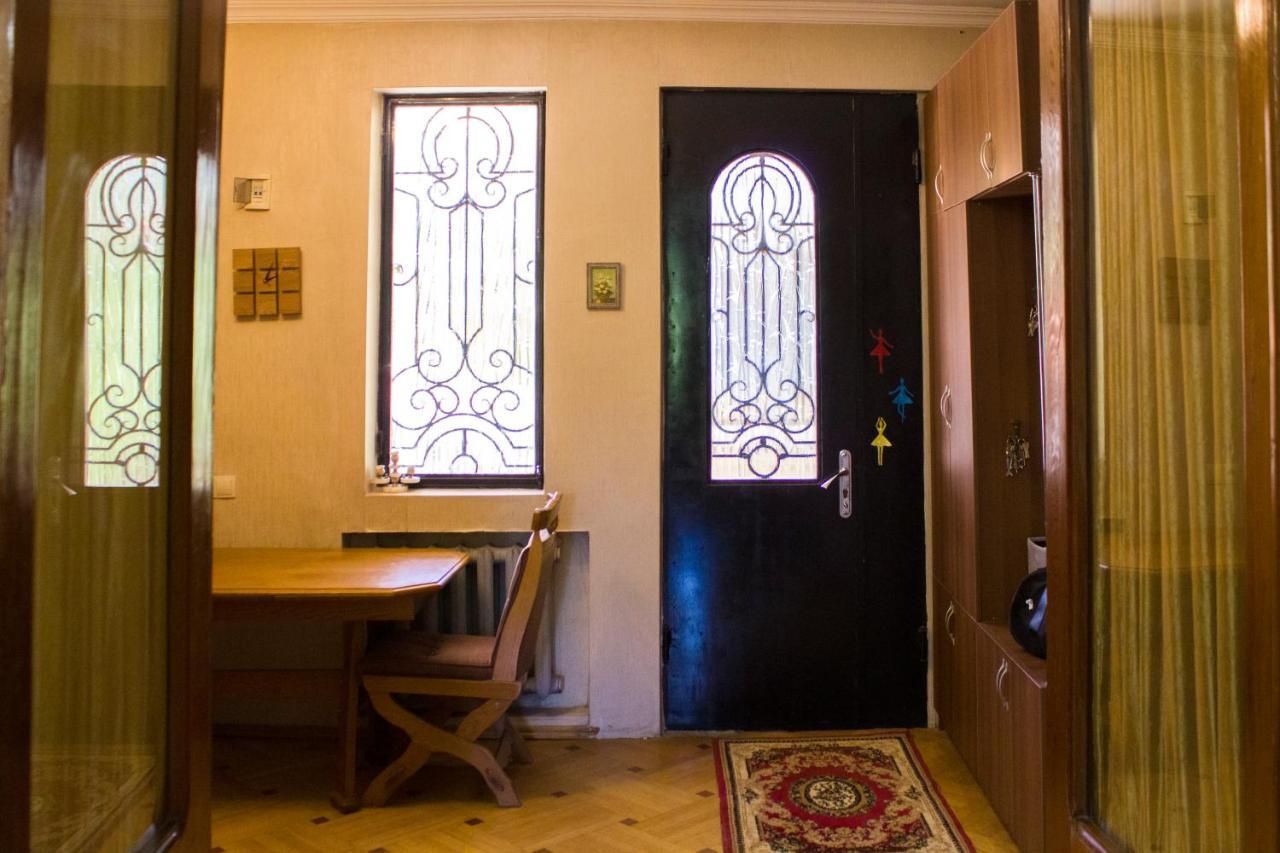 Nino'S Guest House Tbilisi Buitenkant foto