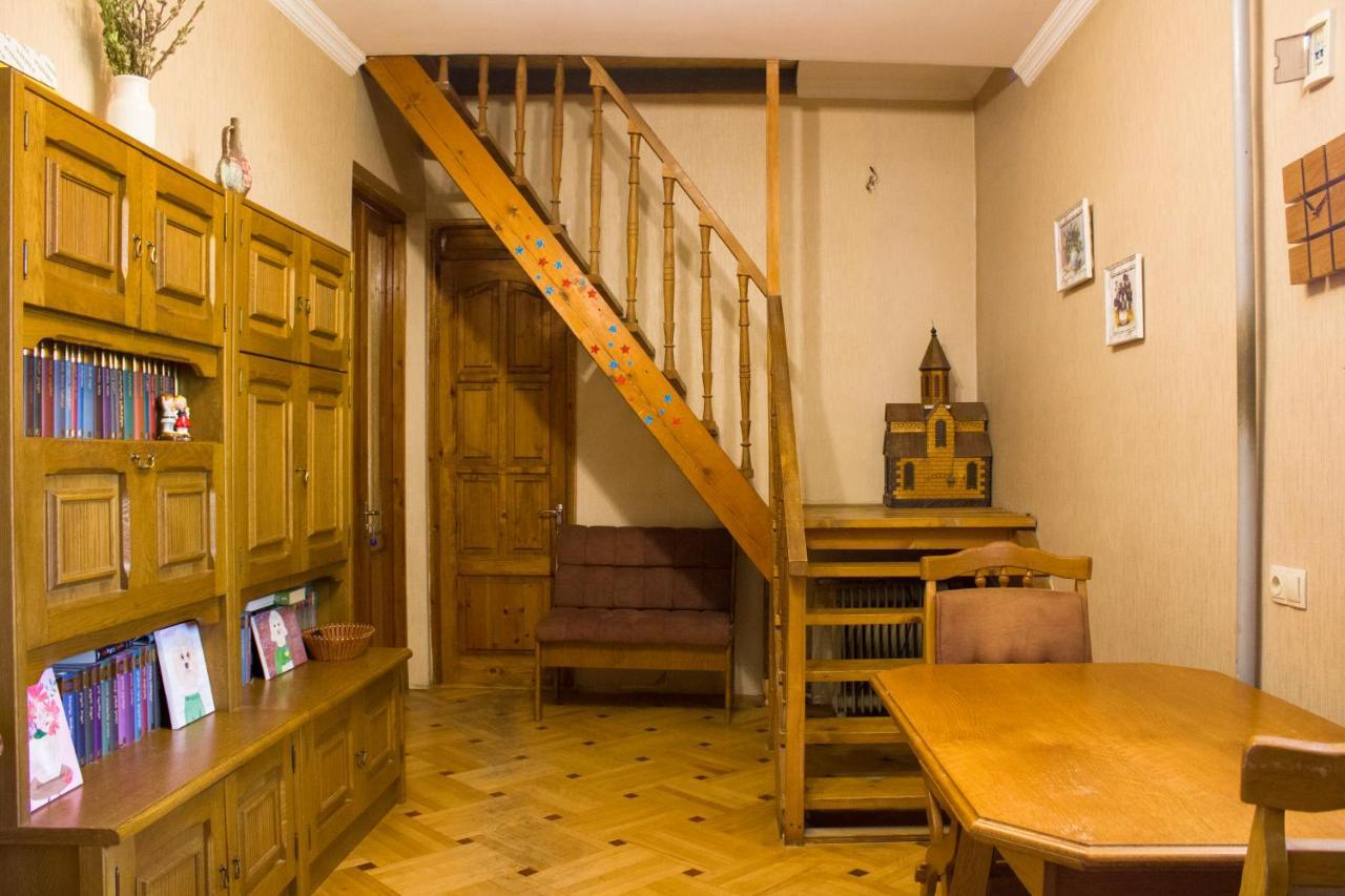 Nino'S Guest House Tbilisi Buitenkant foto